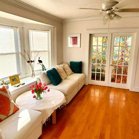 Near Train Station Gorgeous 3-Bedroom Apartment With Patios Boston Exteriör bild