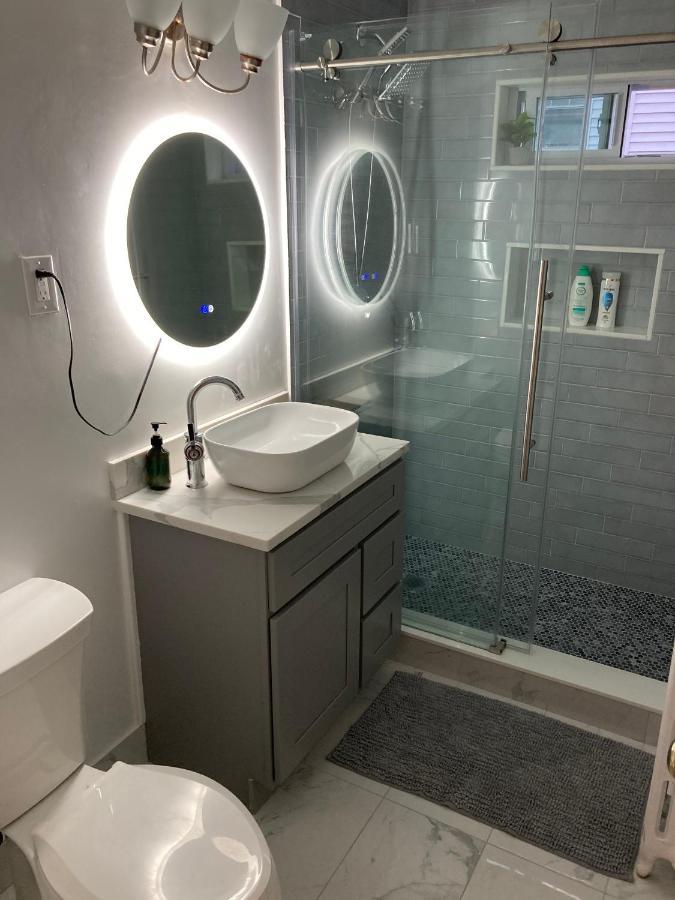 Near Train Station Gorgeous 3-Bedroom Apartment With Patios Boston Exteriör bild