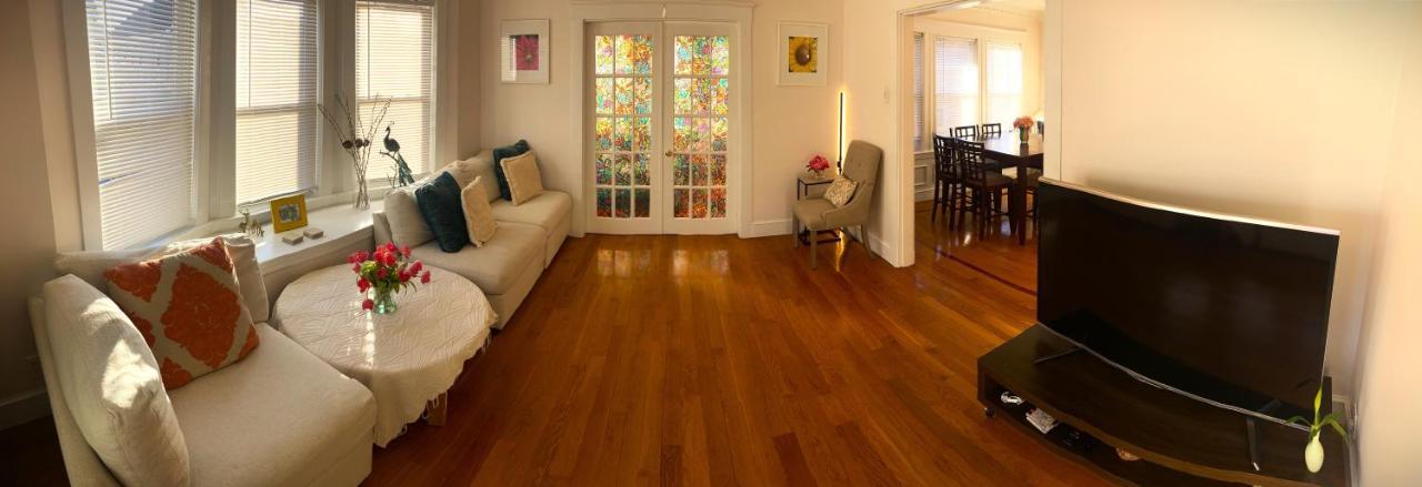Near Train Station Gorgeous 3-Bedroom Apartment With Patios Boston Exteriör bild