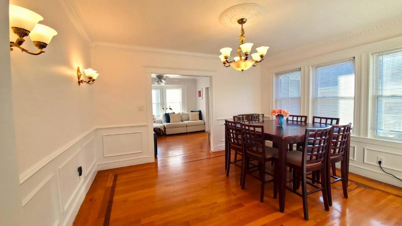 Near Train Station Gorgeous 3-Bedroom Apartment With Patios Boston Exteriör bild
