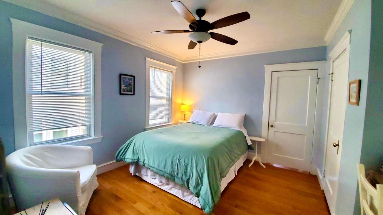 Near Train Station Gorgeous 3-Bedroom Apartment With Patios Boston Exteriör bild