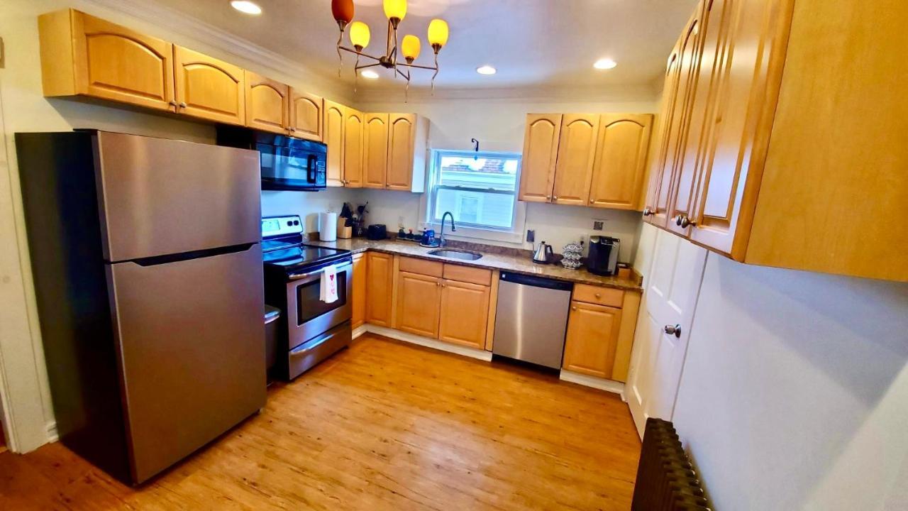 Near Train Station Gorgeous 3-Bedroom Apartment With Patios Boston Exteriör bild