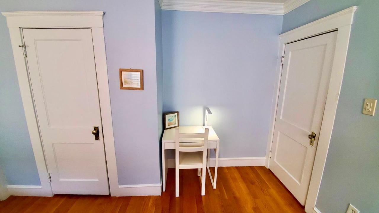 Near Train Station Gorgeous 3-Bedroom Apartment With Patios Boston Exteriör bild
