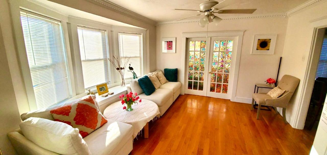 Near Train Station Gorgeous 3-Bedroom Apartment With Patios Boston Exteriör bild