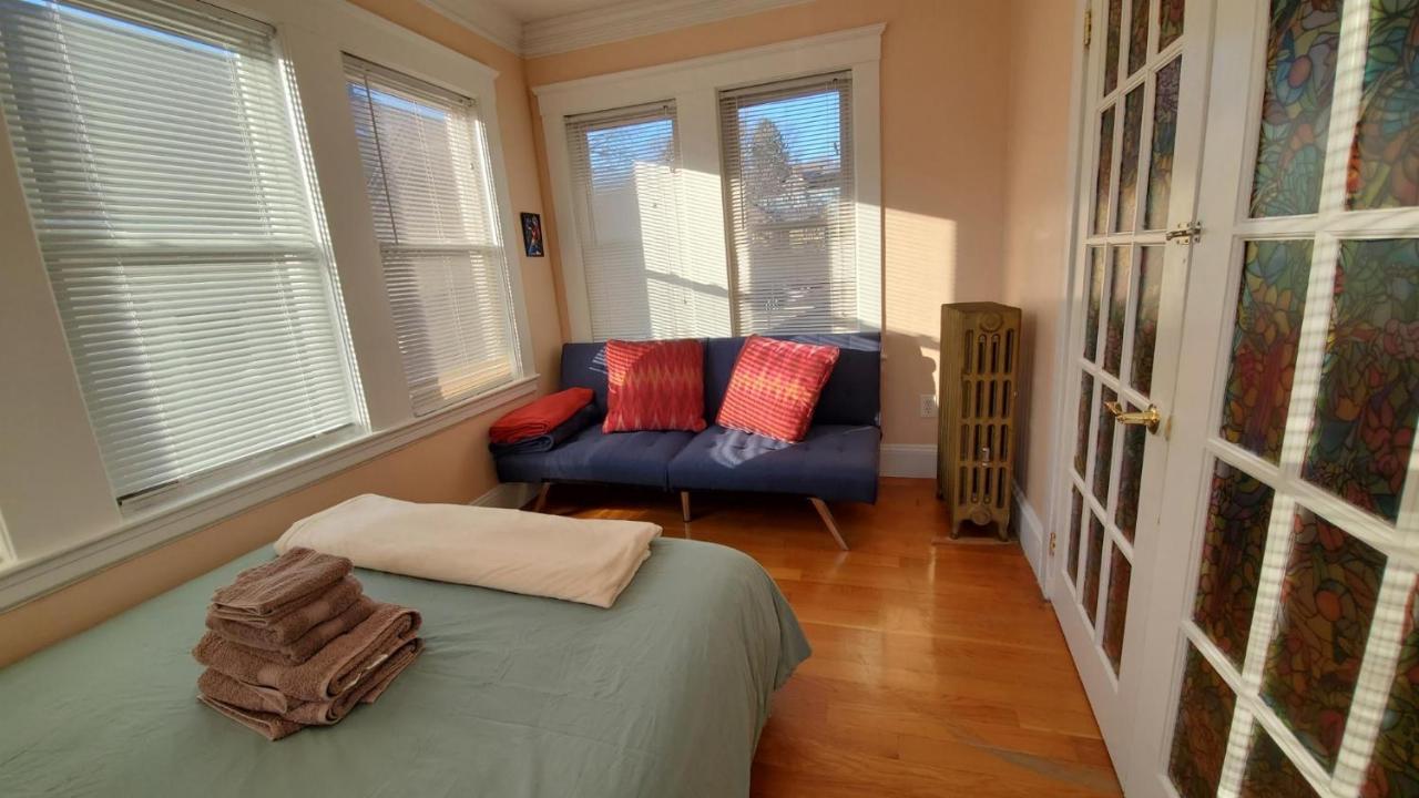 Near Train Station Gorgeous 3-Bedroom Apartment With Patios Boston Exteriör bild