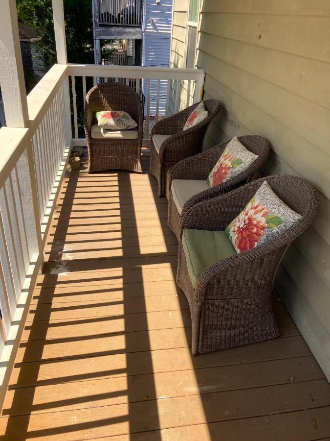 Near Train Station Gorgeous 3-Bedroom Apartment With Patios Boston Exteriör bild