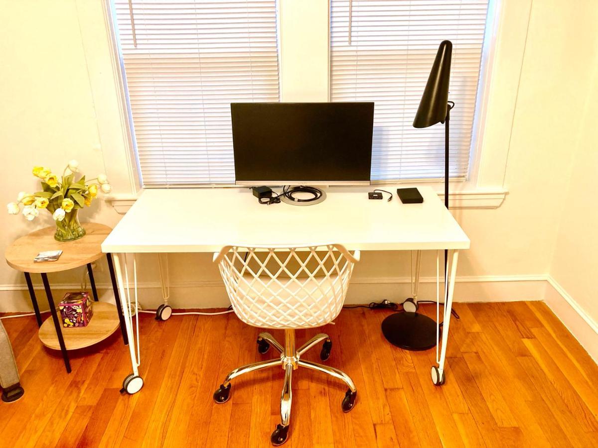 Near Train Station Gorgeous 3-Bedroom Apartment With Patios Boston Exteriör bild