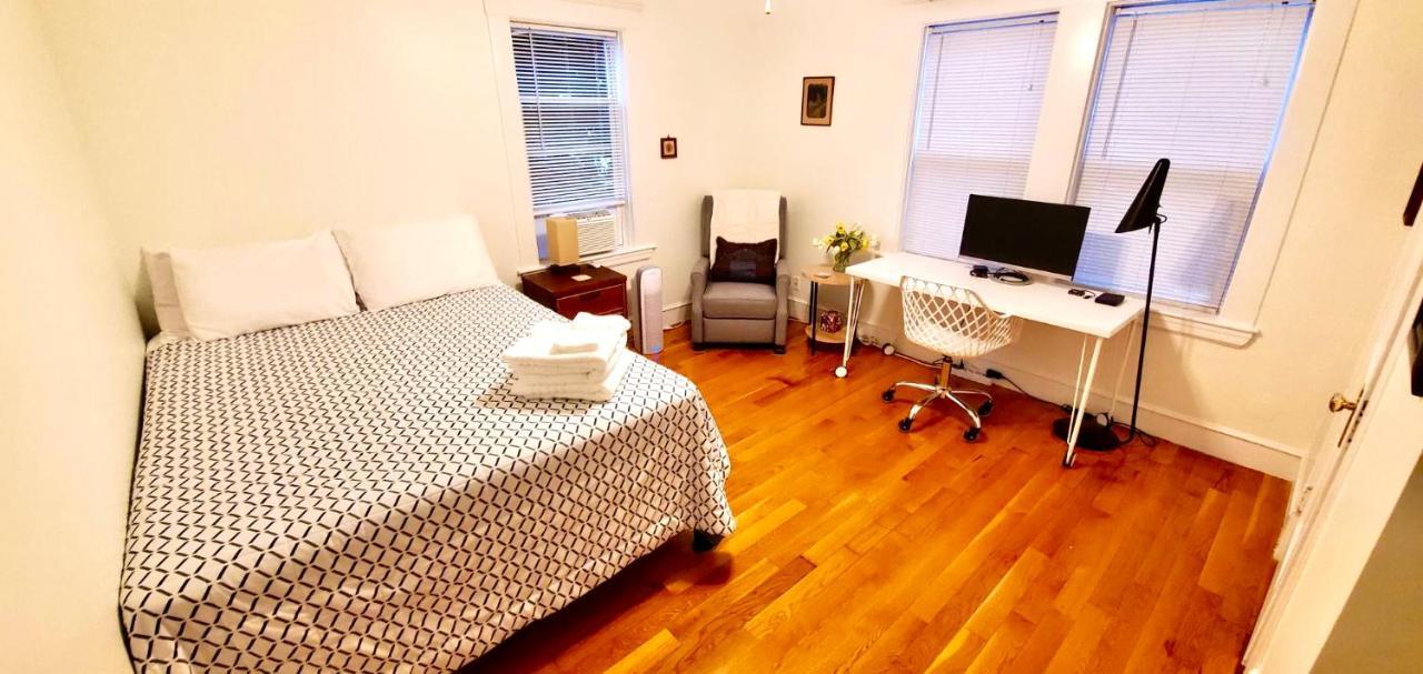Near Train Station Gorgeous 3-Bedroom Apartment With Patios Boston Exteriör bild